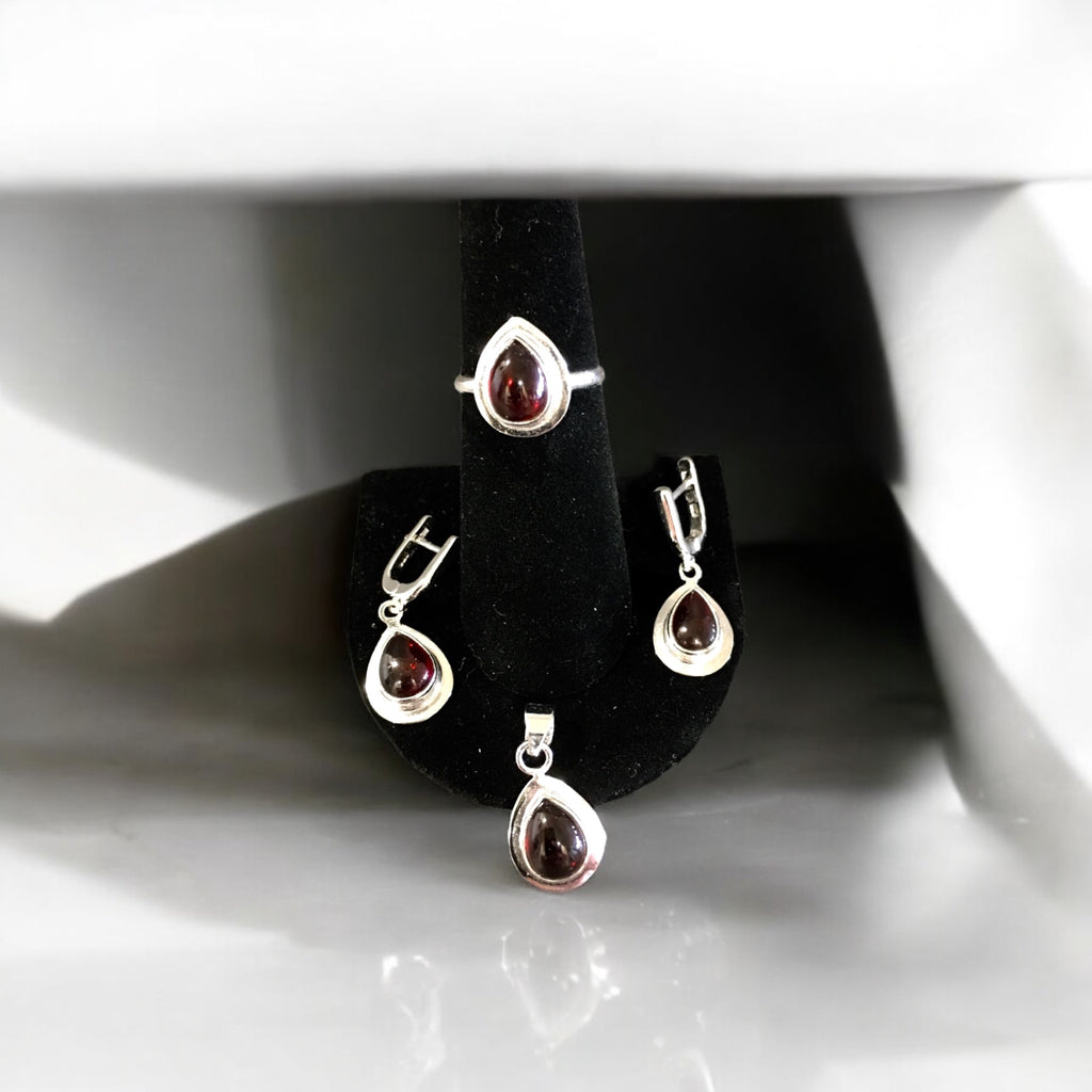 Garnet Pear-shaped Cabochon Set